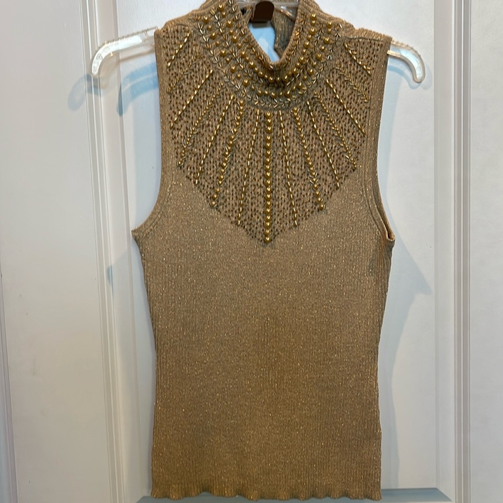 Cache woman’s beaded top